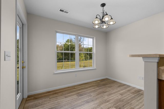 9575 E SHELLY LN, Centralia, MO 65240