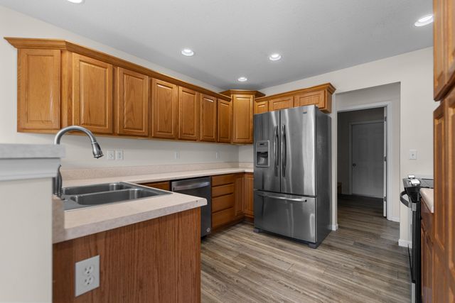 9575 E SHELLY LN, Centralia, MO 65240