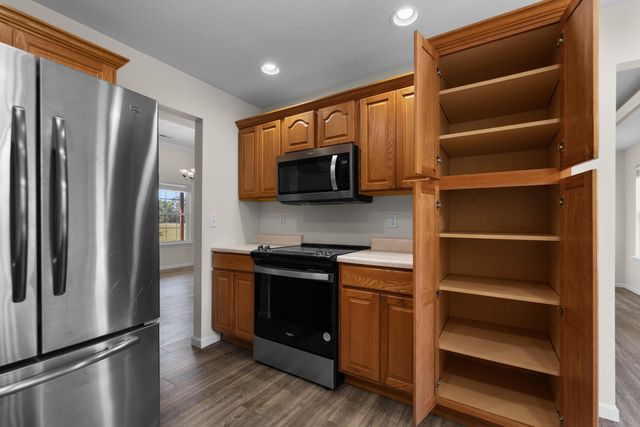 9575 E SHELLY LN, Centralia, MO 65240