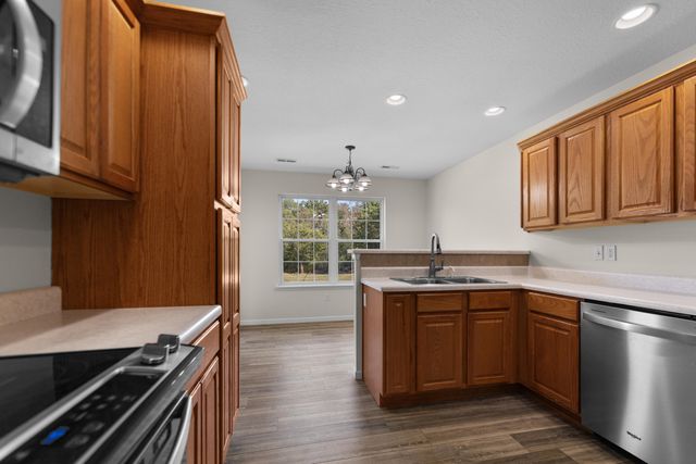 9575 E SHELLY LN, Centralia, MO 65240