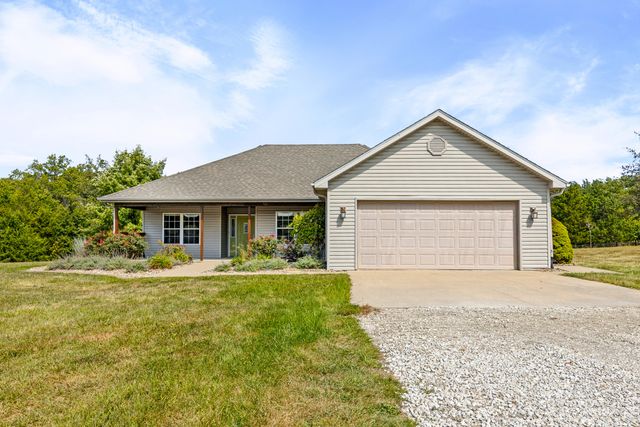 9575 E SHELLY LN, Centralia, MO 65240