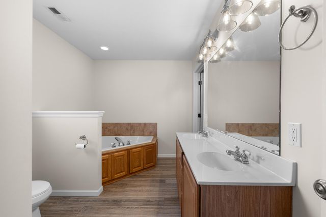 9575 E SHELLY LN, Centralia, MO 65240