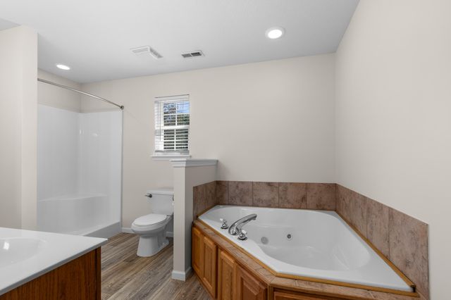 9575 E SHELLY LN, Centralia, MO 65240