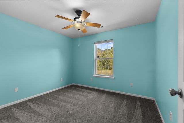 9575 E SHELLY LN, Centralia, MO 65240