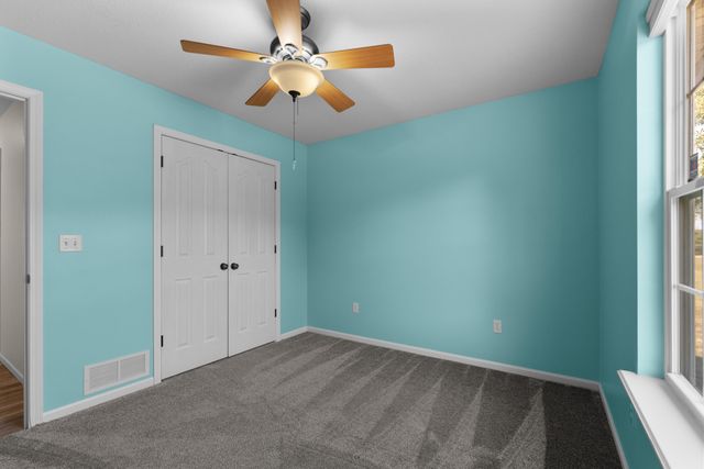 9575 E SHELLY LN, Centralia, MO 65240