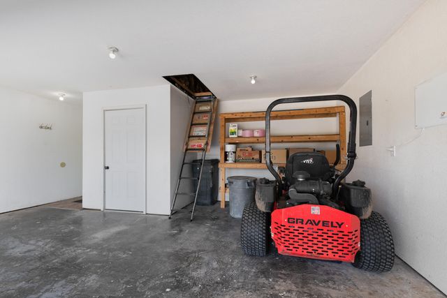 9575 E SHELLY LN, Centralia, MO 65240