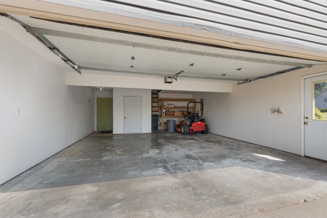 9575 E SHELLY LN, Centralia, MO 65240