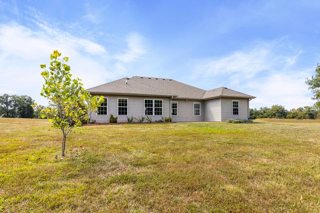 9575 E SHELLY LN, Centralia, MO 65240