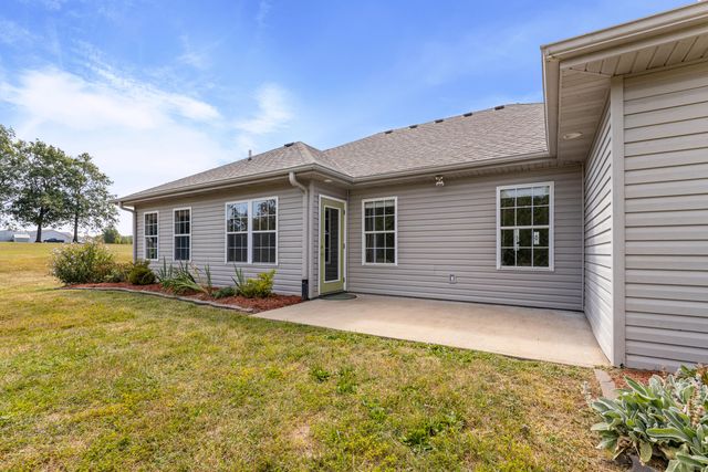 9575 E SHELLY LN, Centralia, MO 65240