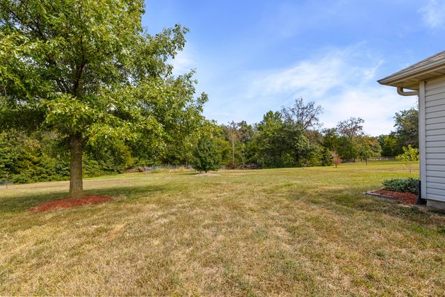 9575 E SHELLY LN, Centralia, MO 65240