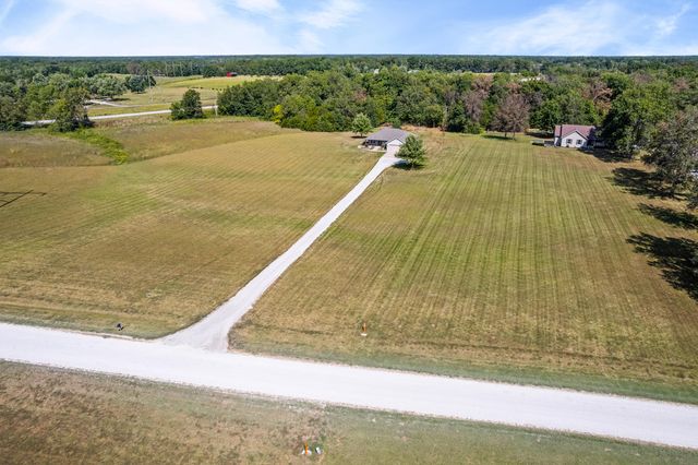 9575 E SHELLY LN, Centralia, MO 65240