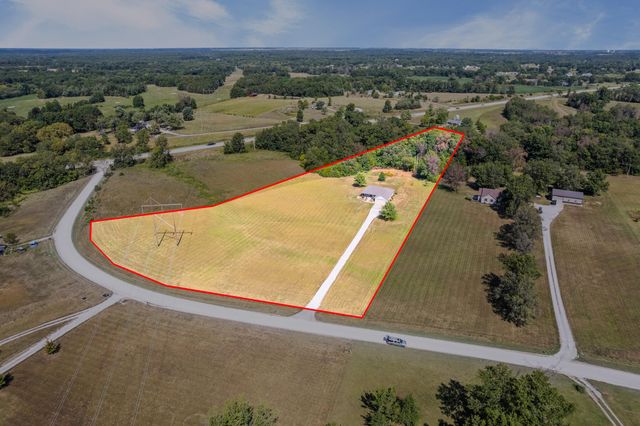 9575 E SHELLY LN, Centralia, MO 65240