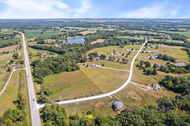 9575 E SHELLY LN, Centralia, MO 65240