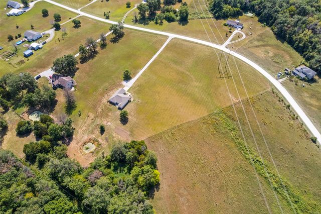 9575 E SHELLY LN, Centralia, MO 65240