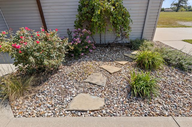 9575 E SHELLY LN, Centralia, MO 65240