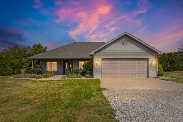 9575 E SHELLY LN, Centralia, MO 65240