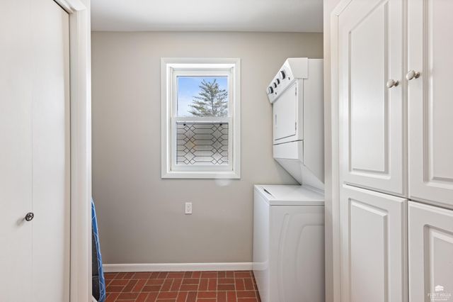 1001 Sycamore Lane, Manhattan, KS 66502