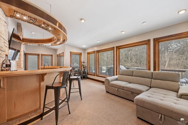 1001 Sycamore Lane, Manhattan, KS 66502