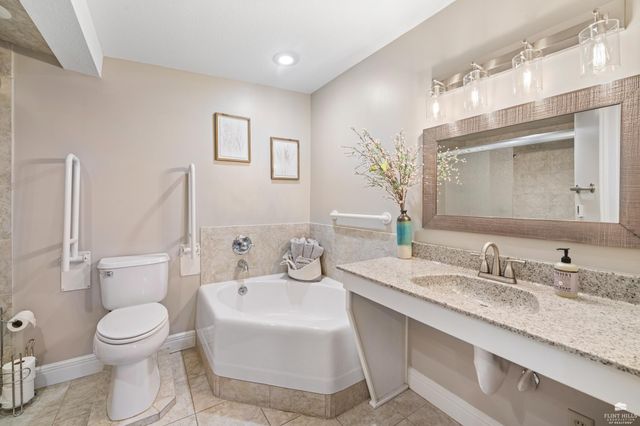 1001 Sycamore Lane, Manhattan, KS 66502