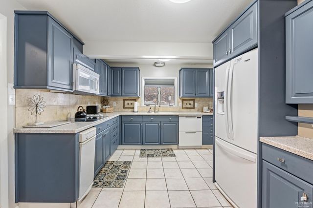 1001 Sycamore Lane, Manhattan, KS 66502