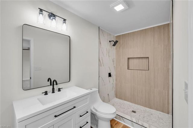 962 Red Oak CIR, Newport News, VA 23608