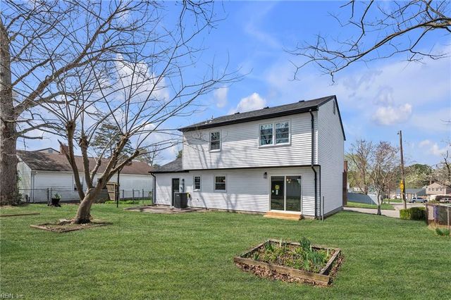 962 Red Oak CIR, Newport News, VA 23608