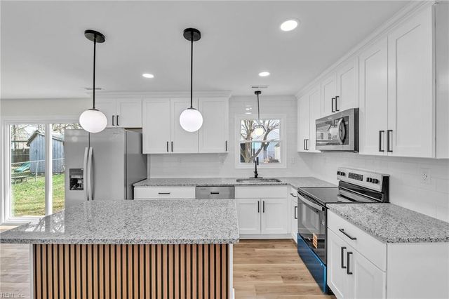 962 Red Oak CIR, Newport News, VA 23608