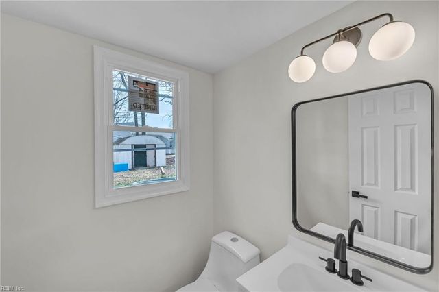 962 Red Oak CIR, Newport News, VA 23608