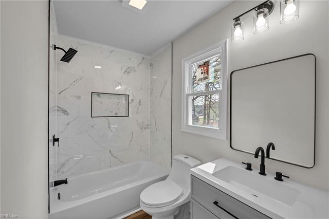 962 Red Oak CIR, Newport News, VA 23608