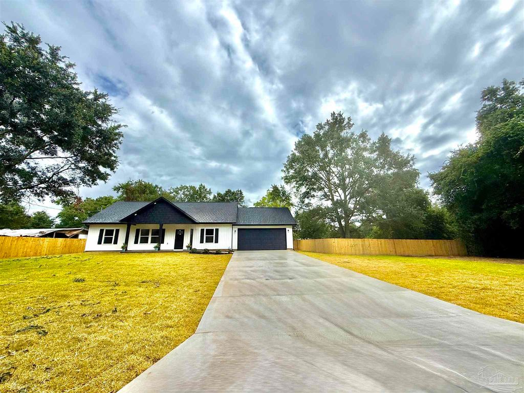 4035 Charles Cir, Pace, FL 32571