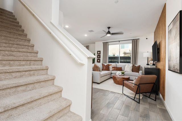 6532 E Cresthaven Drive, Fresno, CA 93727