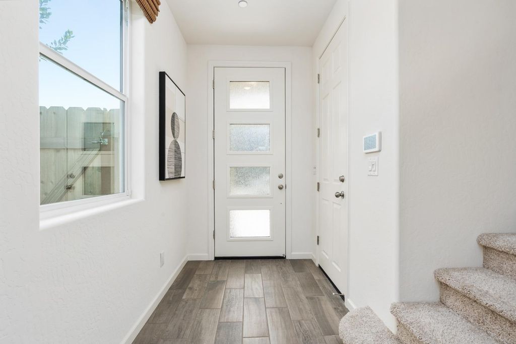 Image 2 of property listing at 6532 E Cresthaven Drive, Fresno, CA 93727