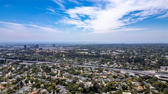 11365 Thurston Pl, Los Angeles, CA 90049