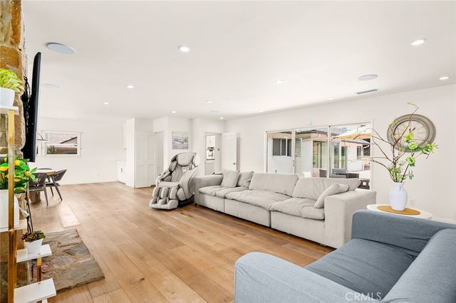 11365 Thurston Pl, Los Angeles, CA 90049