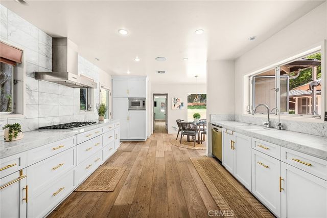 11365 Thurston Pl, Los Angeles, CA 90049