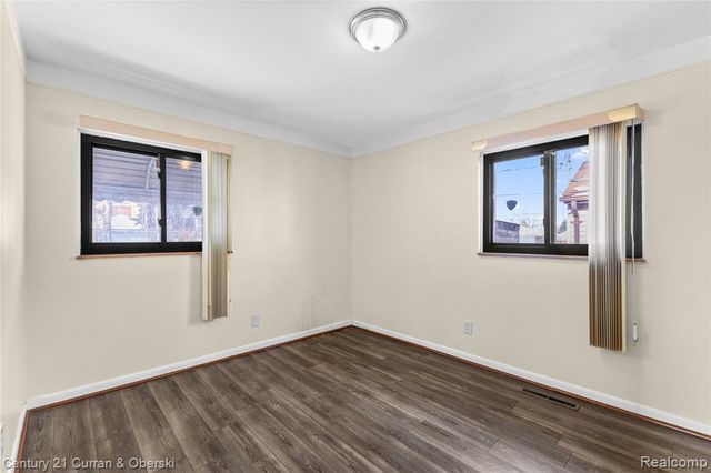 5949 Fenton Street, Dearborn Heights, MI 48127