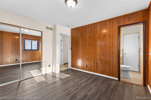 5949 Fenton Street, Dearborn Heights, MI 48127