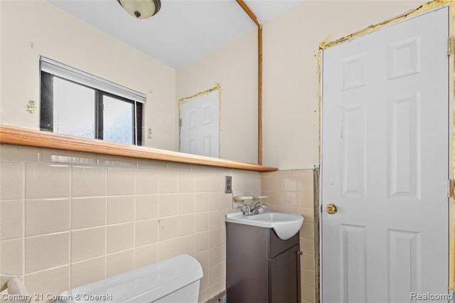 5949 Fenton Street, Dearborn Heights, MI 48127