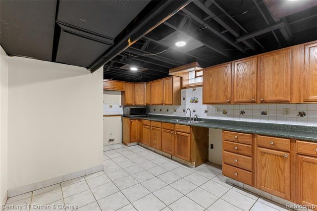 5949 Fenton Street, Dearborn Heights, MI 48127