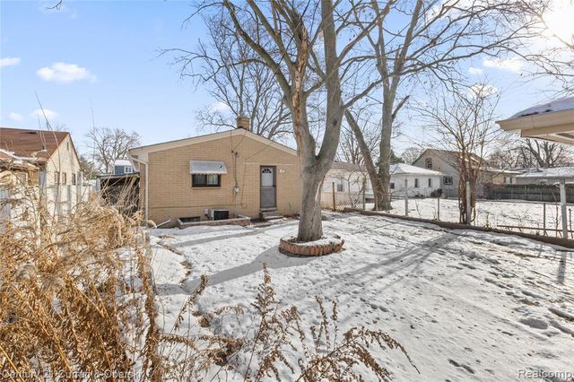 5949 Fenton Street, Dearborn Heights, MI 48127