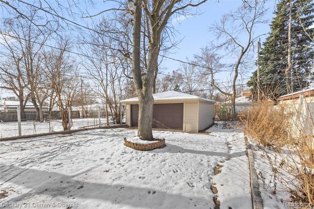 5949 Fenton Street, Dearborn Heights, MI 48127