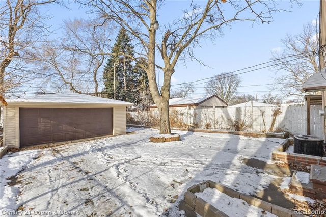 5949 Fenton Street, Dearborn Heights, MI 48127