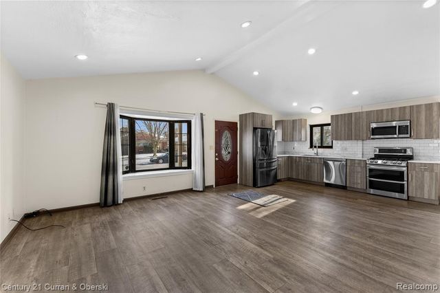 5949 Fenton Street, Dearborn Heights, MI 48127