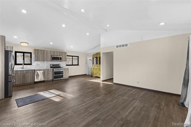 5949 Fenton Street, Dearborn Heights, MI 48127