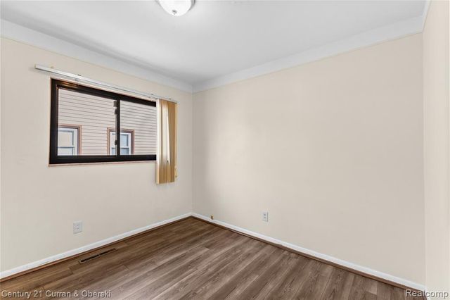 5949 Fenton Street, Dearborn Heights, MI 48127