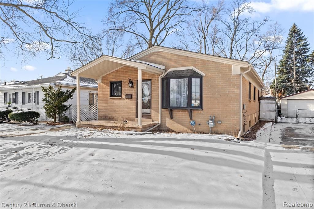 5949 Fenton Street, Dearborn Heights, MI 48127
