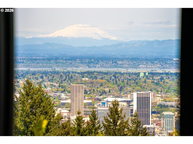 4409 Sw CARL Pl, Portland, OR 97239