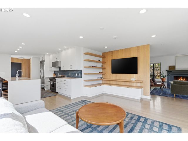 4409 Sw CARL Pl, Portland, OR 97239