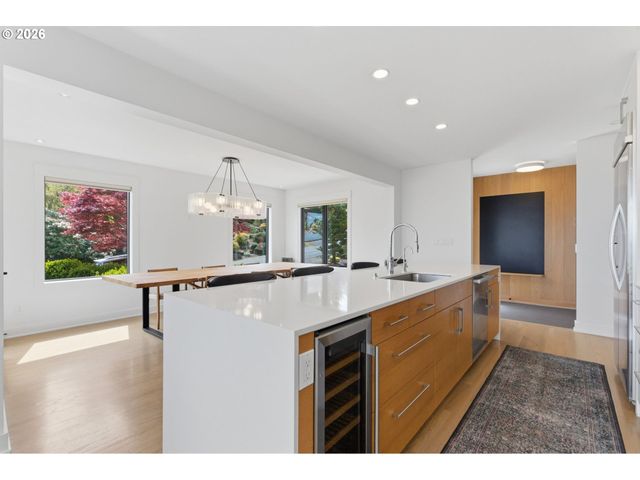 4409 Sw CARL Pl, Portland, OR 97239