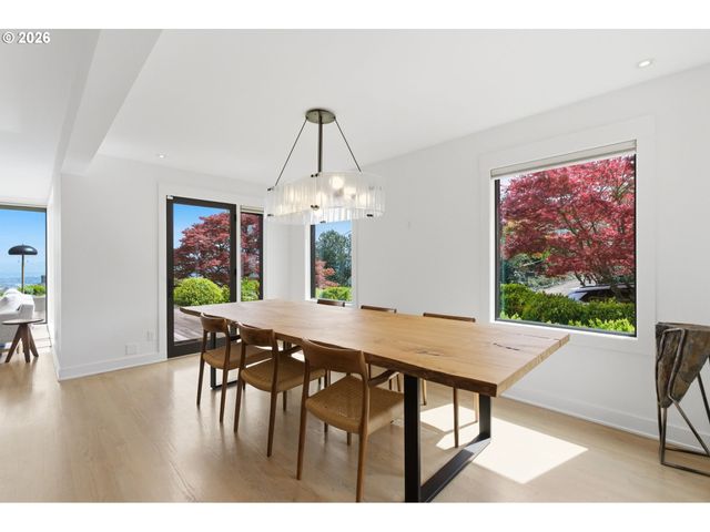 4409 Sw CARL Pl, Portland, OR 97239